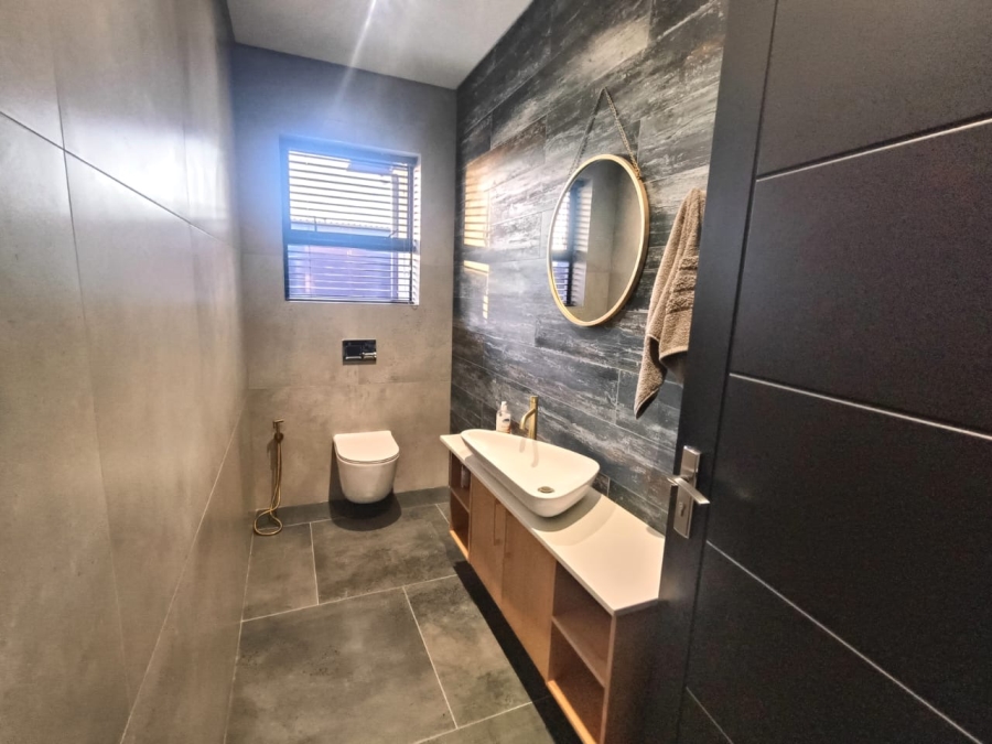 6 Bedroom Property for Sale in Elim Western Cape